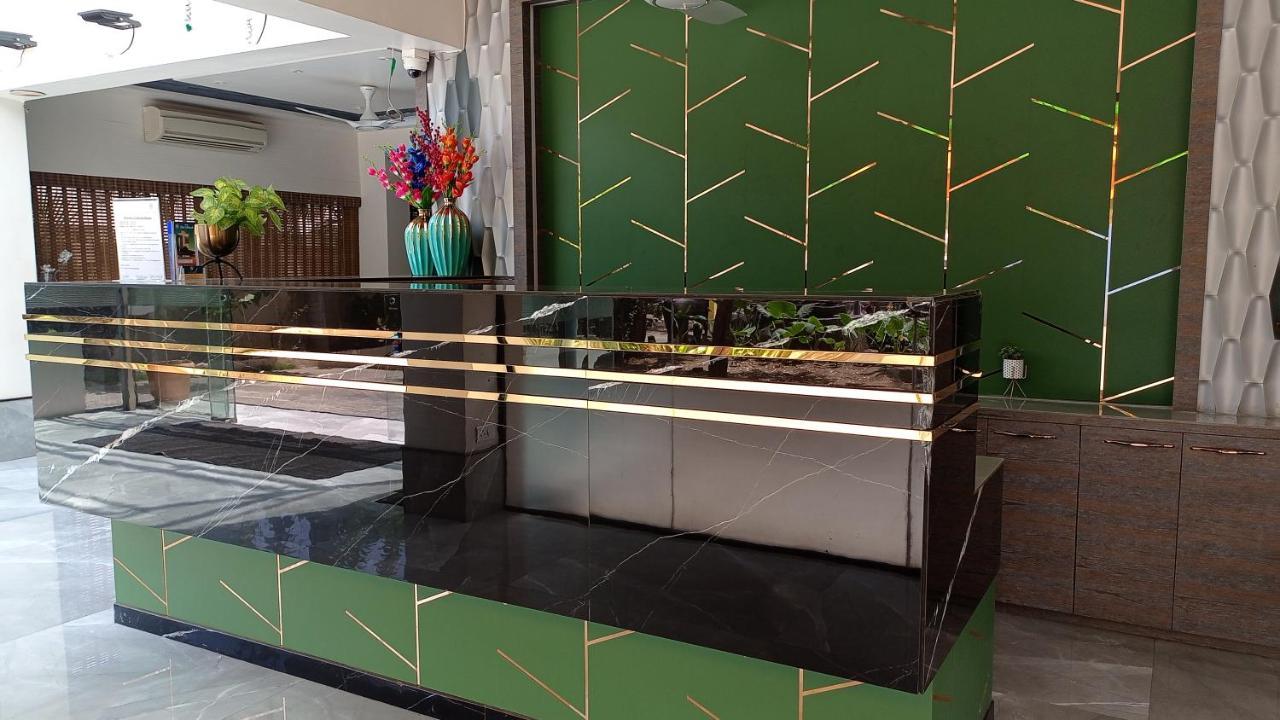 Hotel Sai Miracle Ширди Екстериор снимка