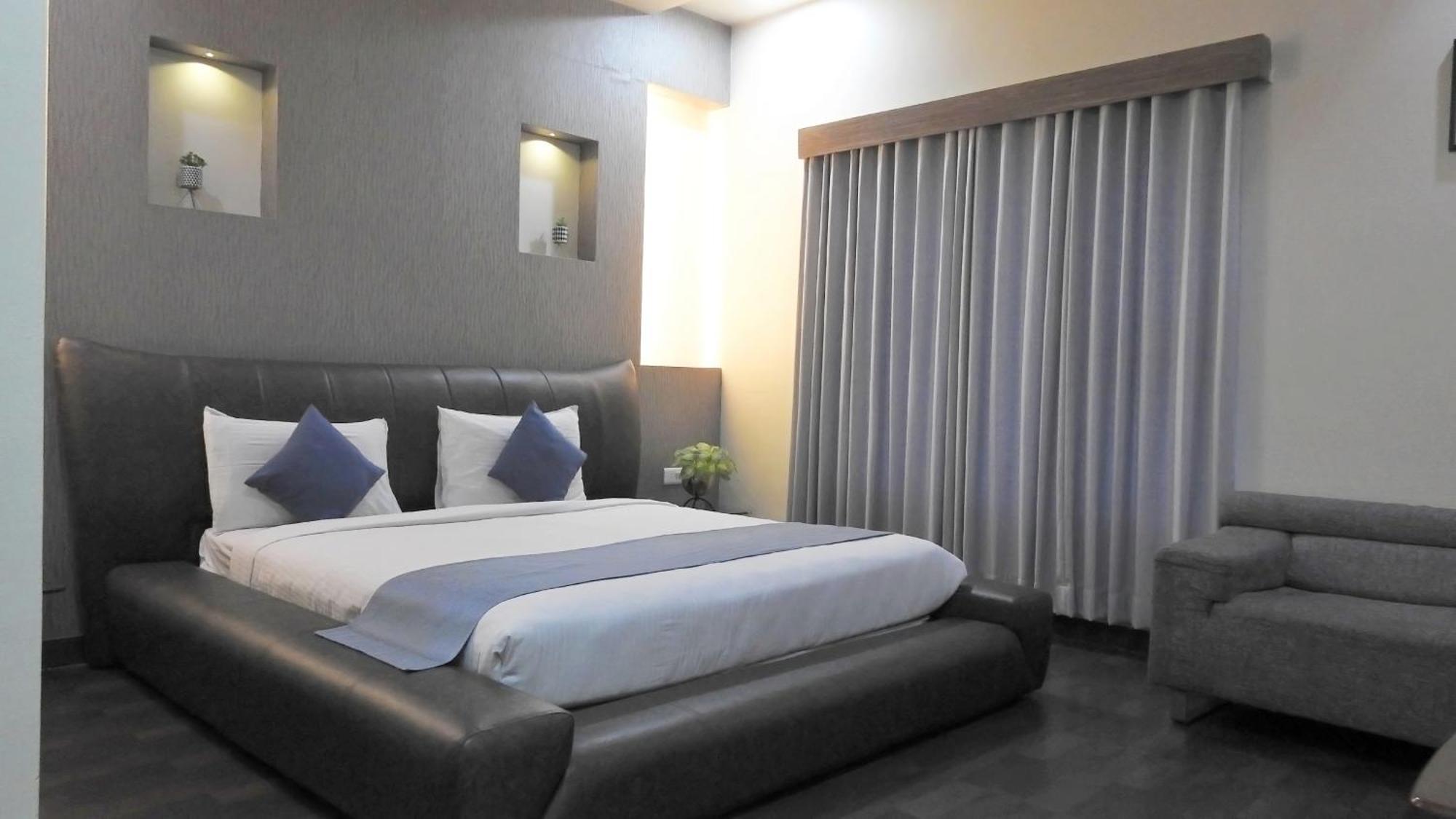 Hotel Sai Miracle Ширди Екстериор снимка