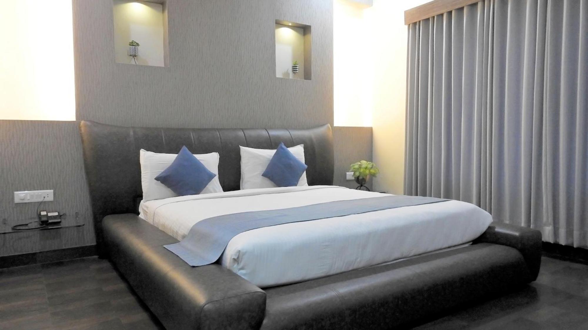 Hotel Sai Miracle Ширди Екстериор снимка