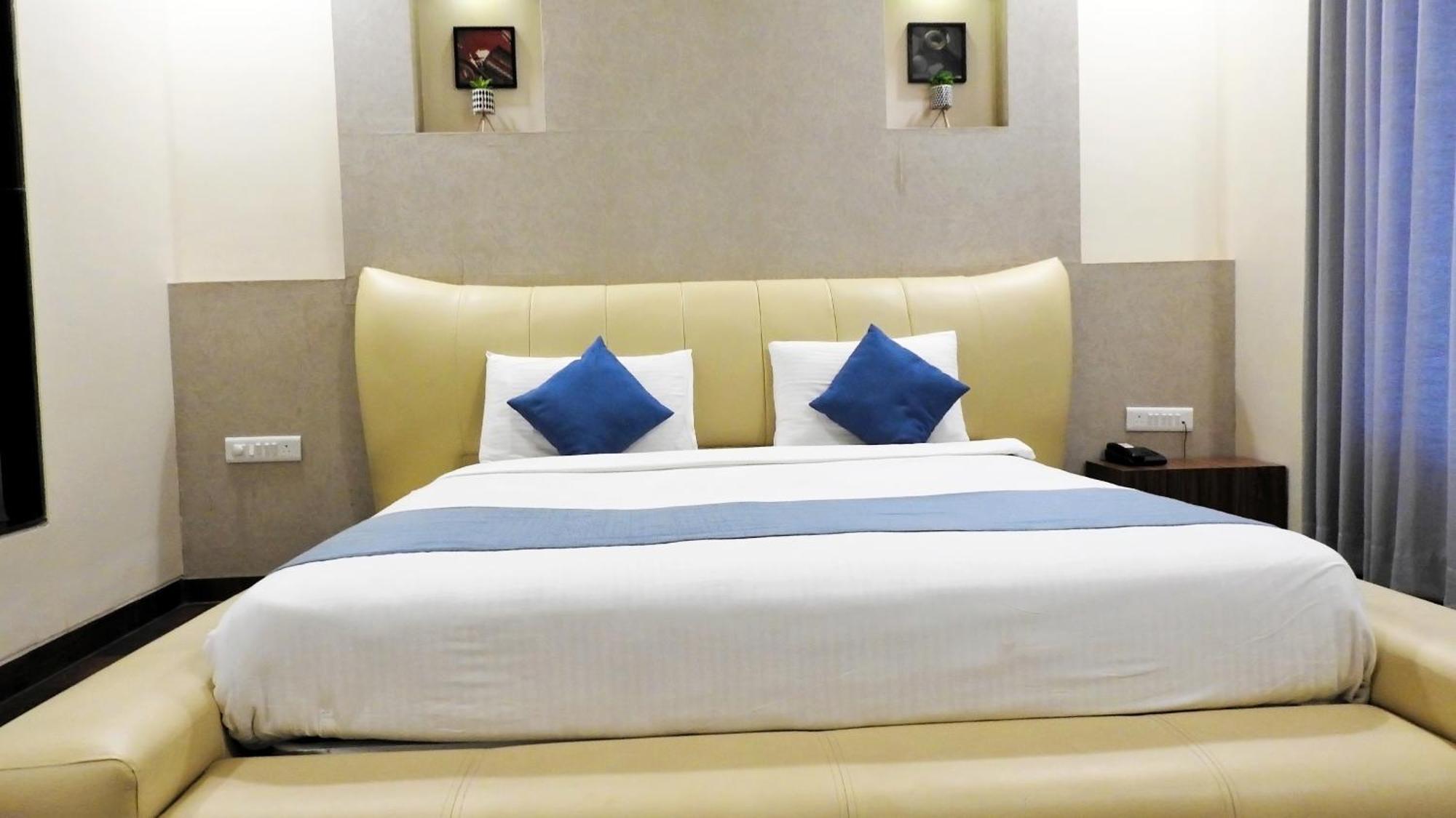 Hotel Sai Miracle Ширди Екстериор снимка