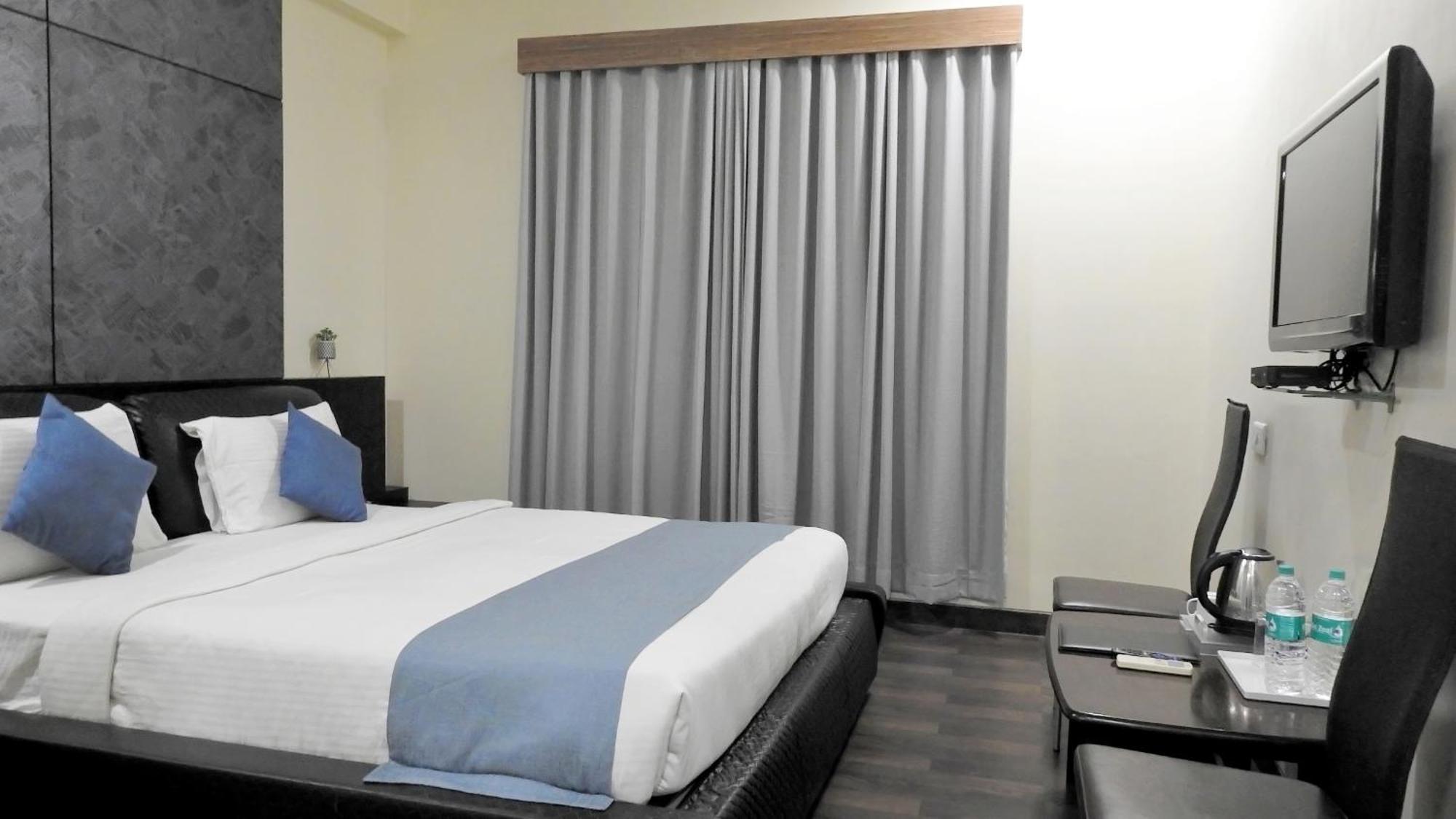 Hotel Sai Miracle Ширди Екстериор снимка