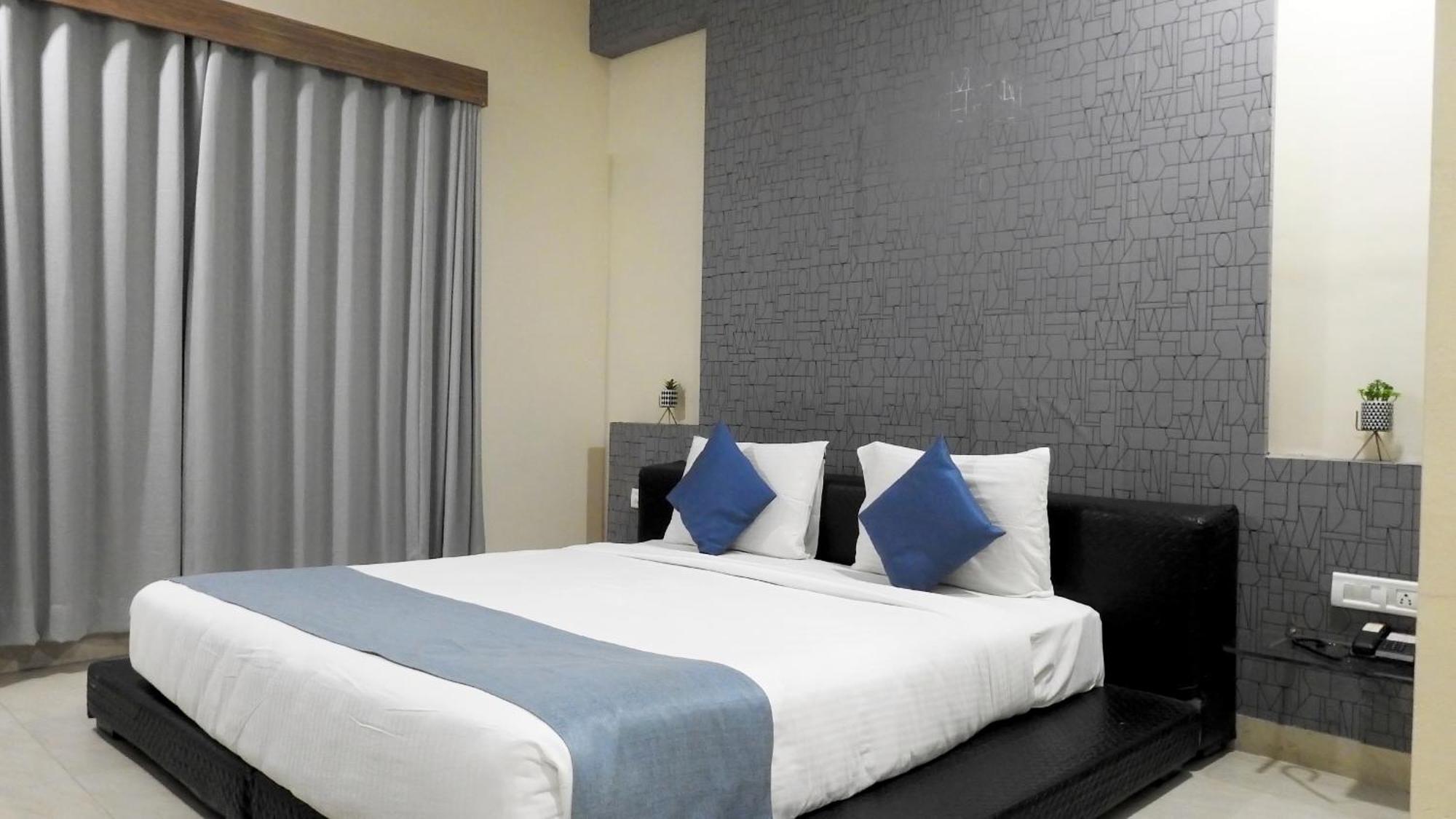 Hotel Sai Miracle Ширди Екстериор снимка