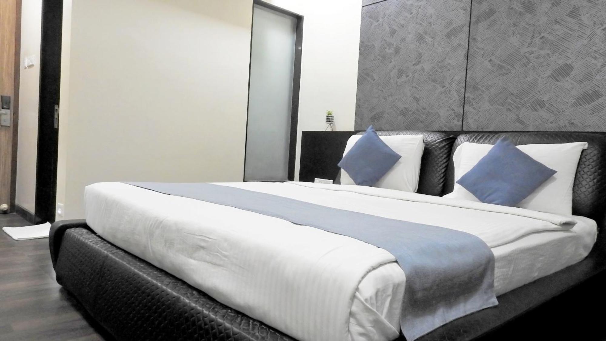 Hotel Sai Miracle Ширди Екстериор снимка