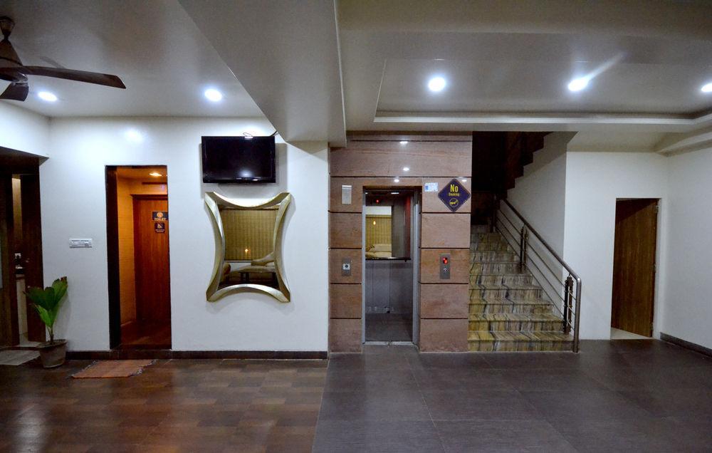 Hotel Sai Miracle Ширди Екстериор снимка